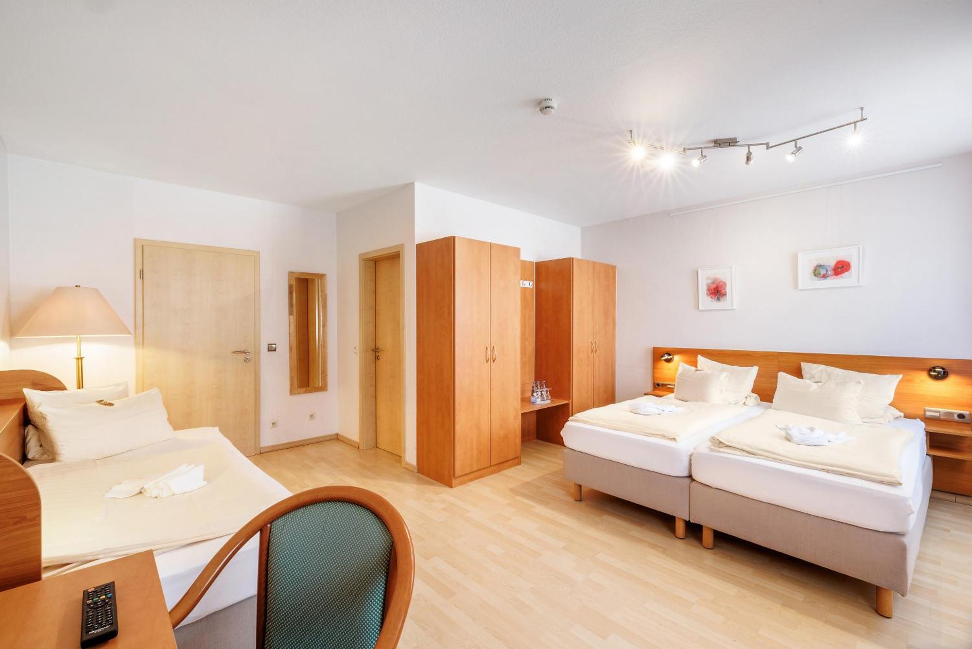 Aktivhotel Alter Kaiser บัดเอมส์ ภายนอก รูปภาพ